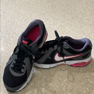 Nike Air Dictate 2 Womens Running Shoes